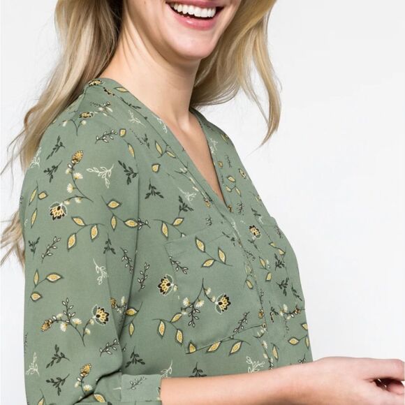 41 HAWTHORN
Astrid Two Pocket Blouse Light Green S Stitch Fix Nwt - Picture 5 of 7